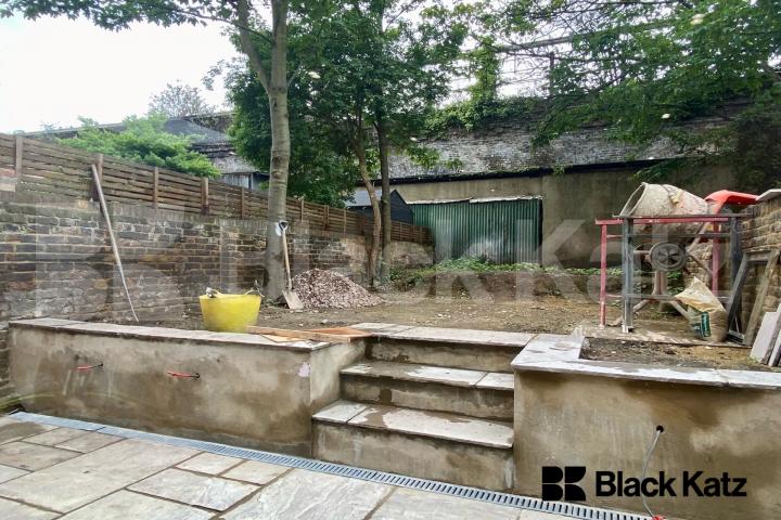 Offing Over 60 Sq. Mts. Of Living & Entertaining Space Flaxman Road , Loughborough Junction 